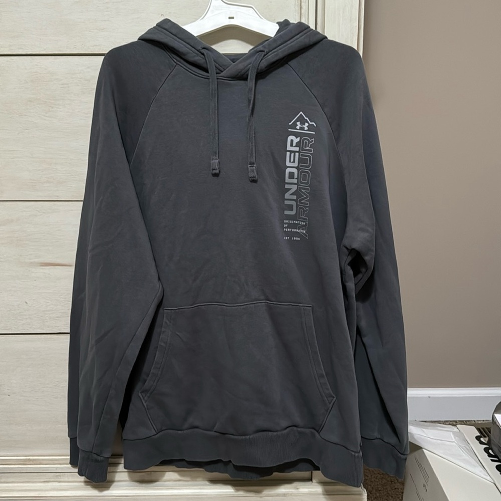 Men’s Under Armour gray hoodie with logo, size medium